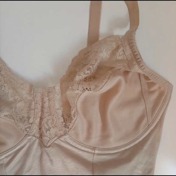 Maidenform Flexees Vintage Firm Control Bodysuit - Picture 5 of 12